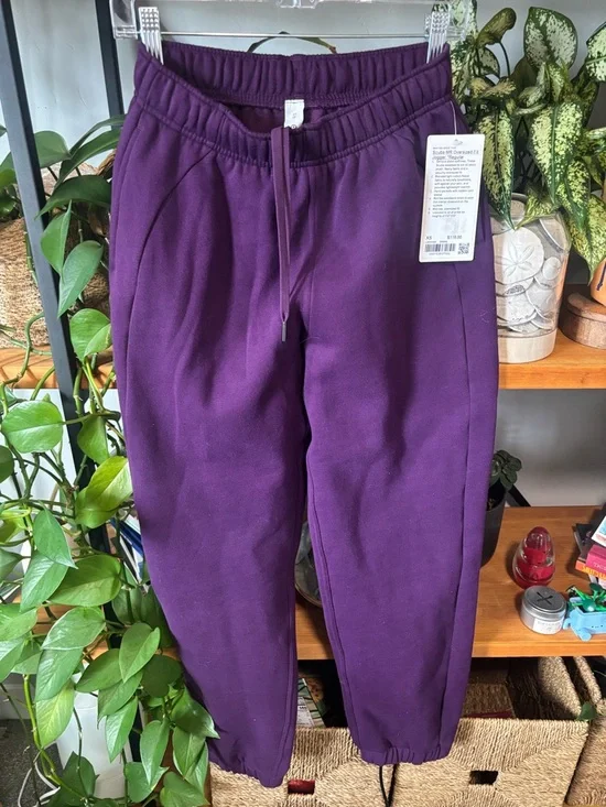 Lululemon NWT Scuba Mid-Rise Oversized Jogger Regular | XS - Picture 4 of 5